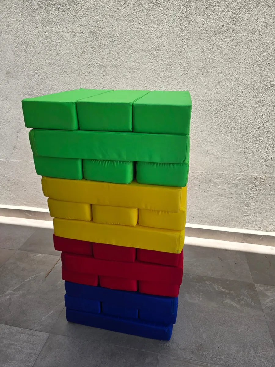 Jenga gigante de bloques de colores para eventos